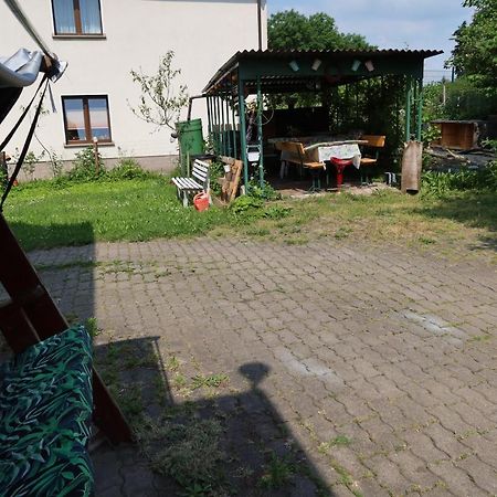 Ferienwohnung Im Einfamilienhaus, Automobil Und Robert Schumann Stadt 茨维考 外观 照片