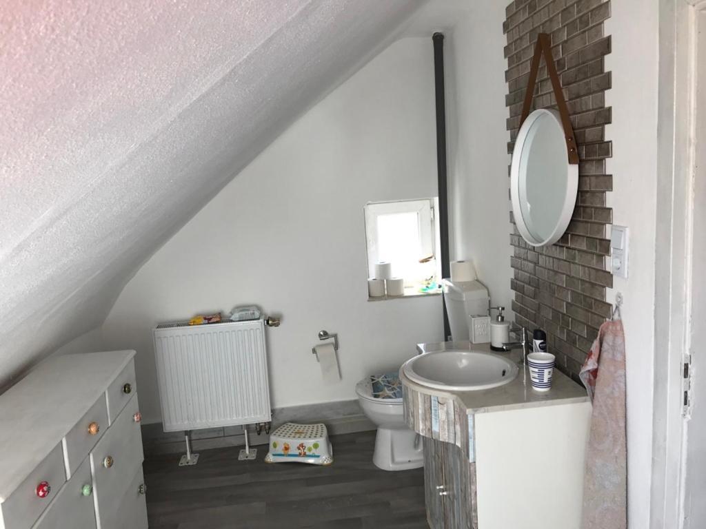 Ferienwohnung Im Einfamilienhaus, Automobil Und Robert Schumann Stadt 茨维考 外观 照片