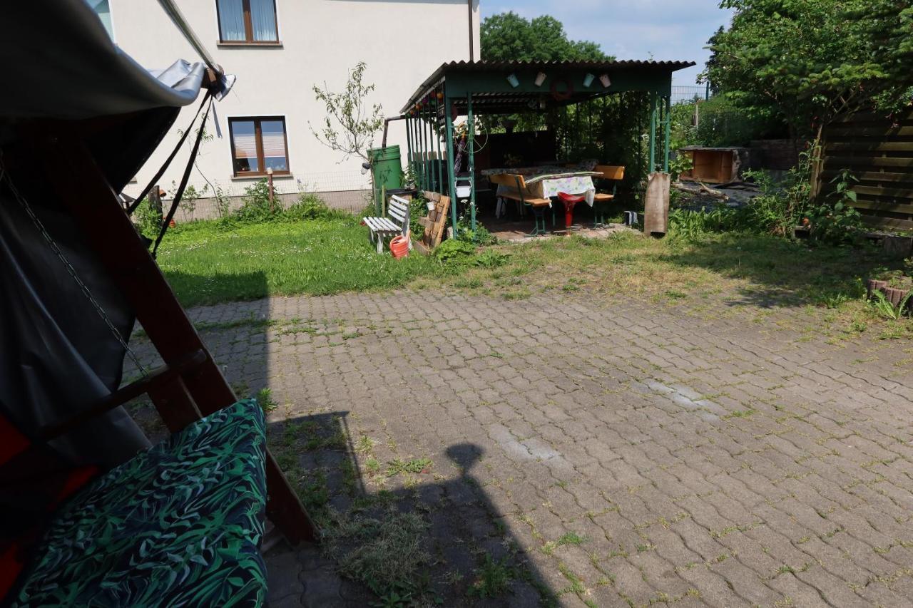 Ferienwohnung Im Einfamilienhaus, Automobil Und Robert Schumann Stadt 茨维考 外观 照片